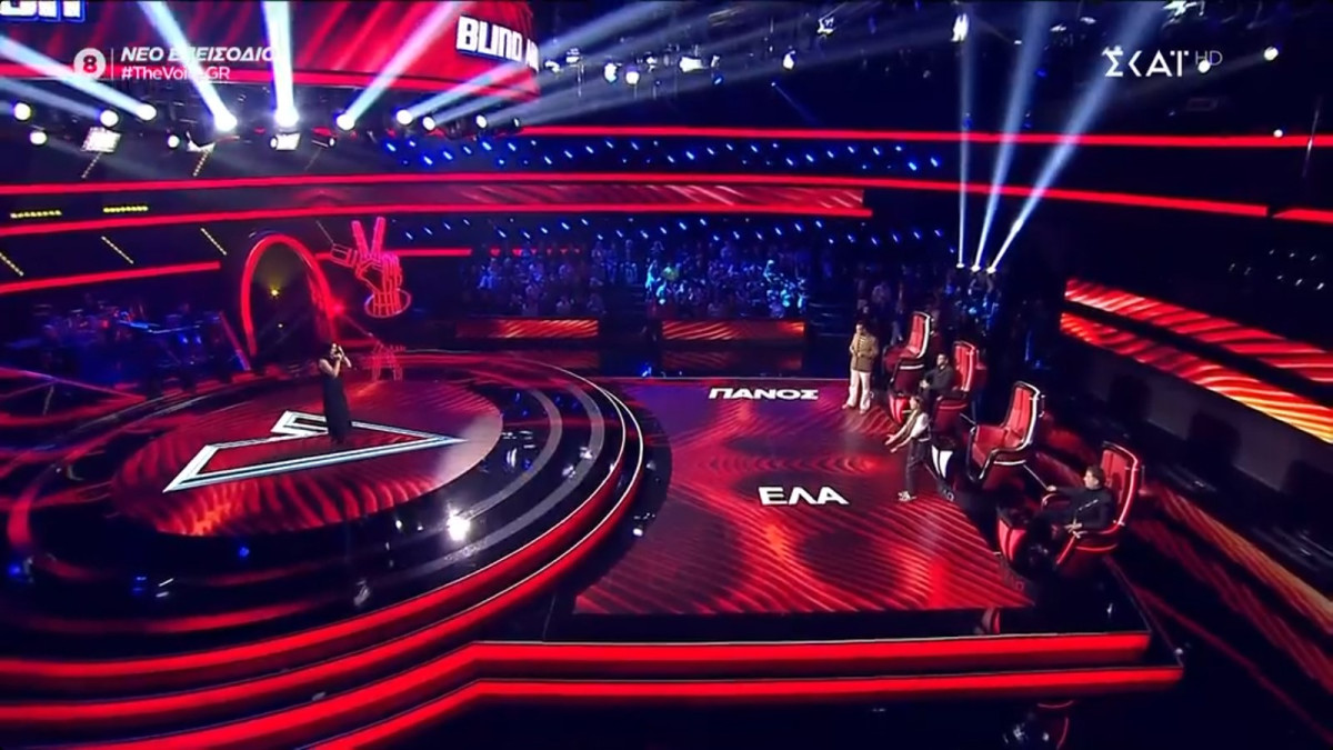 The Voice - Παπαρίζου: Την άκουσε το... σύμπαν και αντί για το όνομά της σχηματίστηκε το «ΕΛΑ» στο πλατό για να πείσει παίκτρια