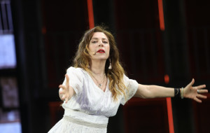 Δήμητρα Παπαδοπούλου: Η γνωστή ηθοποιός που την «έσπρωξε» να πάρει τελικά το πτυχίο της
