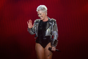 Η Pink υποδέχτηκε το 2026 σε ένα δωμάτιο νοσοκομείου. Τι συμβαίνει;