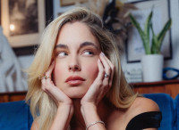 Δούκισσα Νομικού: Υποδέχτηκε τον Μάρτιο λιτά κι... απέριττα, μόνο με ένα κόσμημα κι ένα σεντόνι!