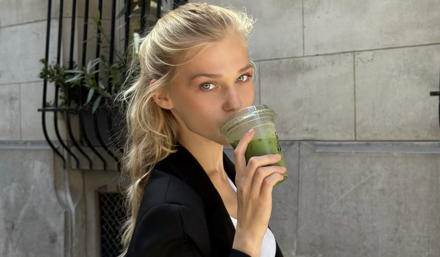 Γιατί το “Coconut Cult” έχει γίνει το αγαπημένο σνακ των fit Californian girls;