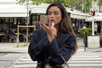 Πώς να εφαρμόζεις σωστά το lip balm για πιο γεμάτα χείλη