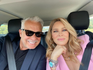 Χριστόπουλος - Μπραντ: Θα ξαφνιαστείτε, αλλά έχουν αποφασίσει να βαφτίσουν τα παιδιά τους όταν γίνουν 6-7 ετών