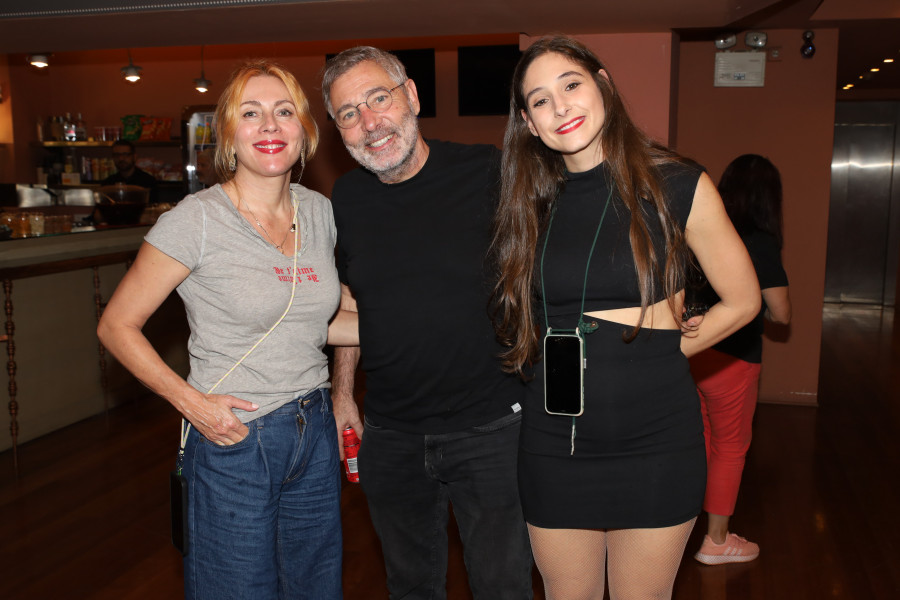 Φωτεινή Αθερίδου: Ο τρόπος που αντέδρασε όταν τη ρώτησαν για τον χωρισμό του πατέρα της και της Σμαράγδας Καρύδη