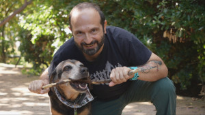 Pet Stories: Στην παρέα μας, o δημοσιογράφος Μάνος Βουλαρίνος και ο αγαπημένος του Ζάχος