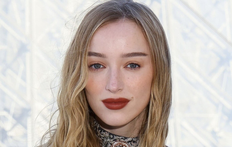 Μεταμορφωμένη, η Phoebe Dynevor (Bridgerton) αλλάζει ριζικά το χτένισμά της