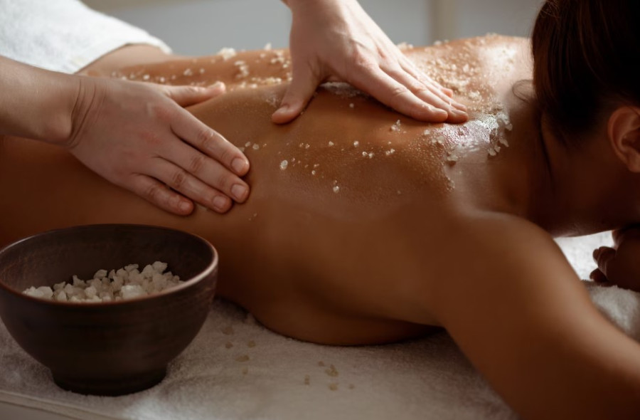 Τον χειμώνα, πιθανότατα δεν απολεπίζετε σωστά την επιδερμίδα σας — δείτε πώς να το διορθώσετε