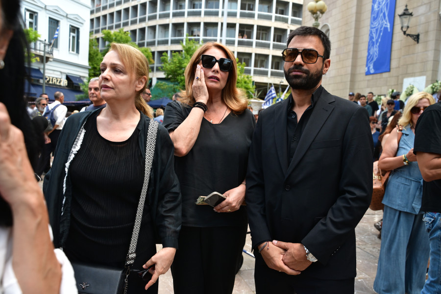 Μάρω Κοντού: Το τελευταίο χειροκρότημα στη Μητρόπολη - «Θα σε έχω πάντα στην ψυχή μου ως το κορίτσι μου» ο επικήδειος του Γεωργίου