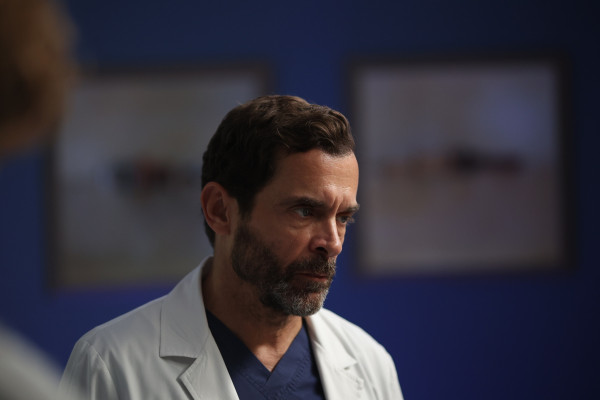 Ο Γιατρός: Ο Αντρέας ανακαλύπτει κάτι που τον ξαφνιάζει