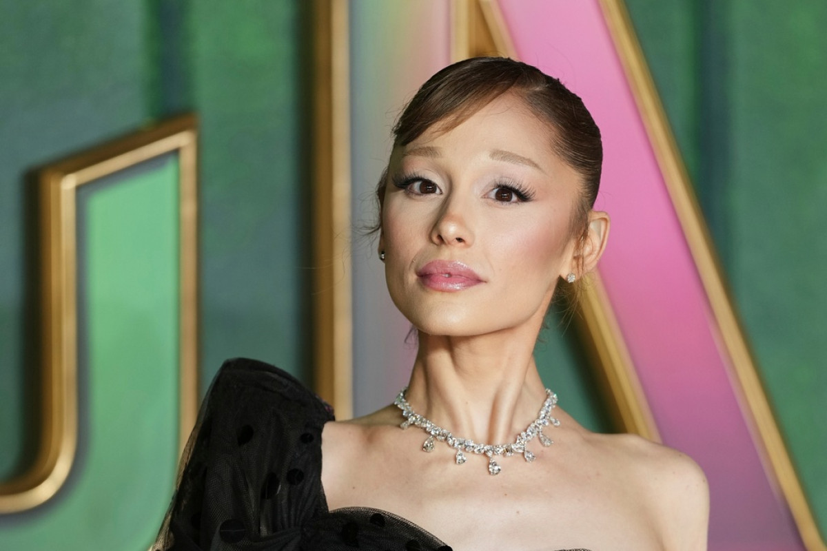 Botox, αστεία και body shaming: Γιατί η Ariana Grande ζει έναν εφιάλτη μετά την επιστροφή της στα μέσα ενημέρωσης