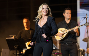 Τρελάθηκε η Πέγκυ Ζήνα όταν είδε τρίχρονη να σβήνει Birthday cake στον εξώστη του Mezzo Athens