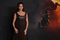 Η Zendaya και η Anne Hathaway ως Ελληνίδες θεές: Οι haute couture εμφανίσεις τους εντυπωσίασαν στην πρεμιέρα της «Οδύσσειας» στο Παρίσι