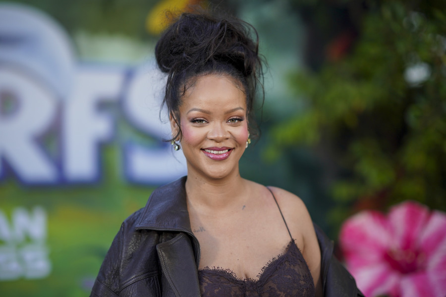 Αντίγραψε το καυτό κόκκινο μανικιούρ της Rihanna πριν τελειώσει το καλοκαίρι