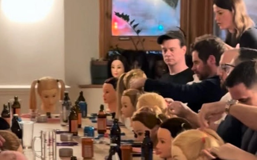 Pints &amp; Ponytails: Οι μπαμπάδες μαθαίνουν να φτιάχνουν κοτσίδες τα μαλλιά των κοριτσιών τους και γίνονται viral