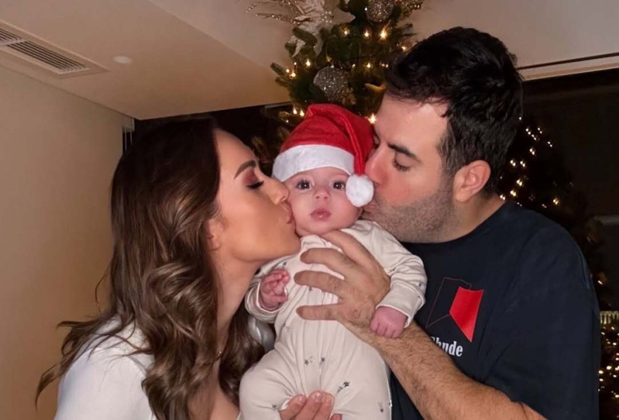 Δώρα Παντέλη: Το αντίο στο 2025 μέσα από 20 φωτογραφίες με κύριο πρωταγωνιστή τον γιο της