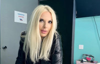 Αννίτα Πάνια: Η φάση είναι «δείτε το πριν το κατεβάσει» - Σε διακοπές με μπικίνι!
