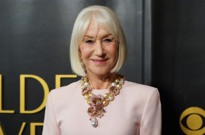 Στα 80 της, η Helen Mirren καταγγέλλει την πίεση να δείχνεις πάντα όμορφη
