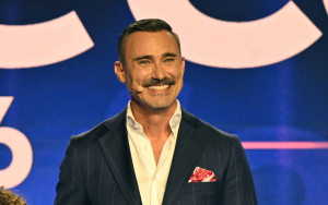 Eurovision 2026: Tο στιλιστικό ατύχημα με το Glitter της Marsaeux στο κοστούμι του Καπουτζίδη (Αποκλειστικό βίντεο)