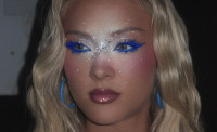 «Frosty Makeup»: Το επαγγελματικό μυστικό για να υιοθετήσεις τις ψυχρές σκιές χωρίς να θαμπώσεις την επιδερμίδα