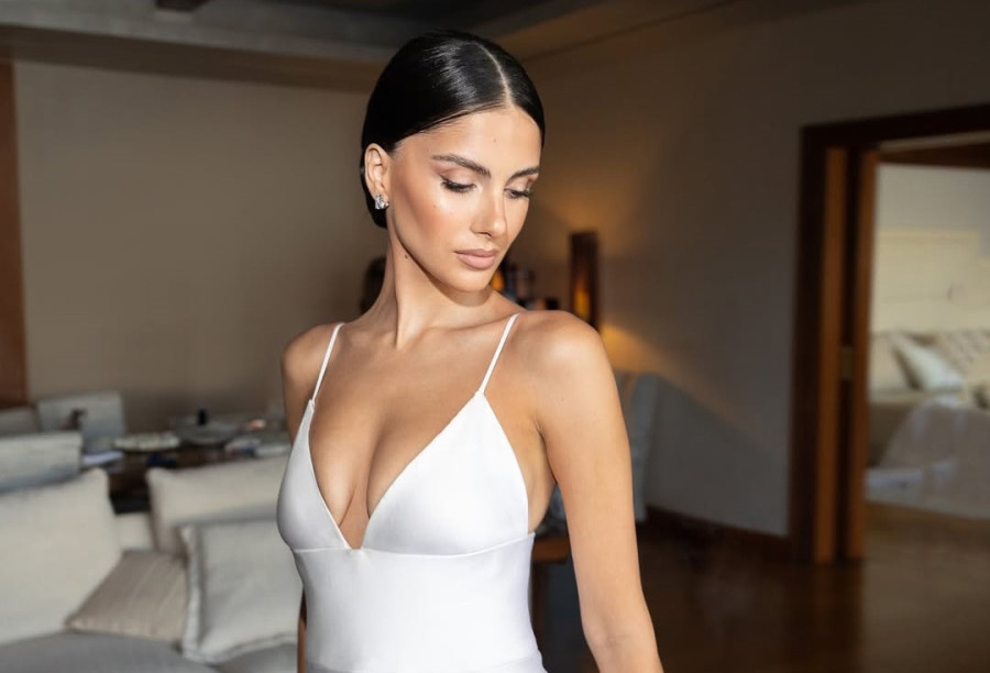 Αλεξάνδρα Νίκα: Βγαλμένες από σελίδες περιοδικού οι νυφικές της φωτογραφίες - Το κοστούμι του Αργυρού jr, οι γονείς της και μόνο μία με τον γαμπρό