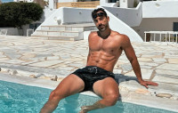 Σάκης Τανιμανίδης: Το καλύτερο ρίσκο που πήρε ποτέ δεν είναι κάποιο από τα ταξίδια του. Μαντεύεις ποιο είναι;