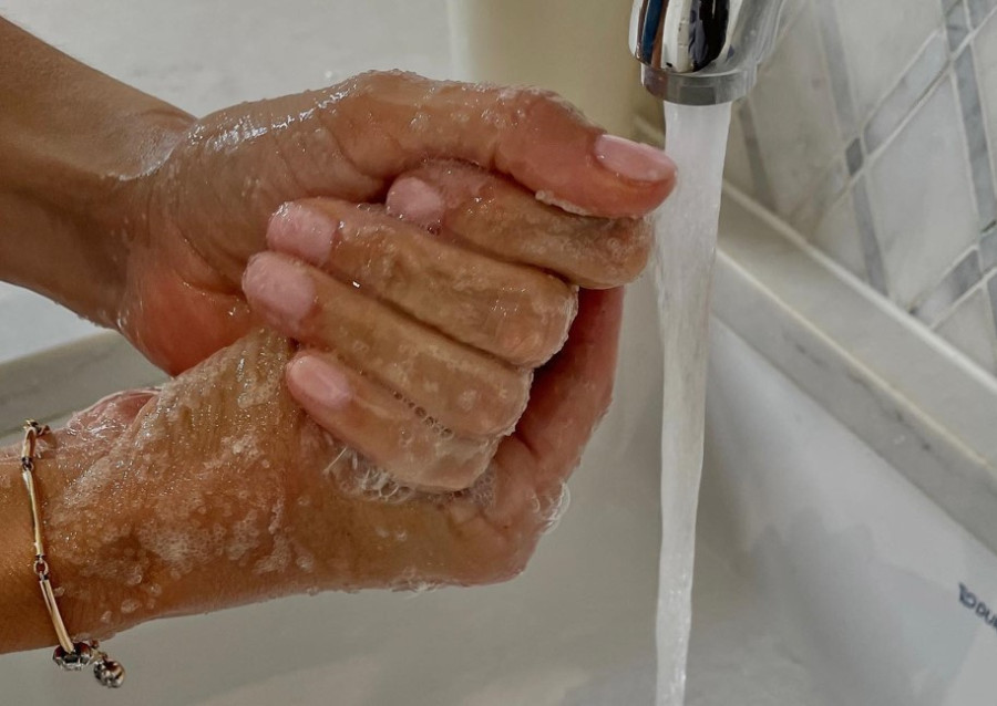 Soap Nails: Η πιο clean τάση στο μανικιούρ που πρέπει να δοκιμάσεις αυτόν τον χειμώνα