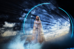 Eurovision 2026: Η διπλή ελληνική «σφραγίδα» πίσω από το εντυπωσιακό φόρεμα της Delta Goodrem