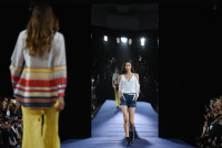 Ο Alexis Mabille ταράζει τον κόσμο της μόδας: Ένα 100% AI-generated show προκαλεί έντονες αντιδράσεις στα social media