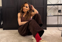 Δέσποινα Βανδή: Άνοιξε και επίσημα τη σεζόν του... τσουρεκιού αλλά μετράει τις μπουκιές όποιου δοκιμάζει!