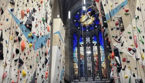 Στο Βέλγιο οι παλιές εκκλησίες γίνονται σχολές αναρρίχησης (για να μην γκρεμιστούν)