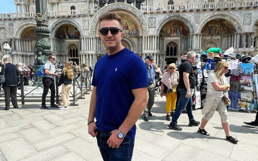 Γιώργος Βελισσάρης: Έγινε παππούς ο "Ρουβάς" του δημοτικού τραγουδιού και έχει τρελαθεί από τη χαρά του