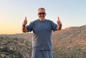 Γιώργος Λιάγκας: Επέστρεψε στην Αθήνα αλλά όχι ακριβώς και... από τις διακοπές