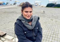 Δανάη Μπάρκα: Πήγε τον σύντροφό της εκδρομή στην Καλαμάτα, τον κρύβει πίσω από έναν... καφέ αλλά αποκαλύπτει την ταυτότητά του