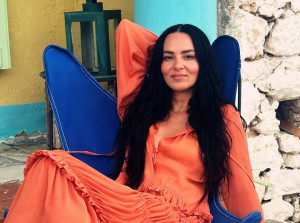 Η Ζενεβιέβ Μαζαρί είναι και ζηλιάρα και... κατίνα και το δηλώνει χωρίς φόβο και πάθος!