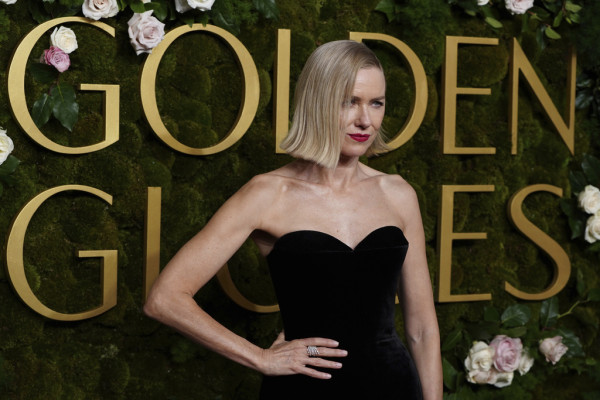 Το wavy french bob της Naomi Watts είναι η αγαπημένη μας στιγμή από τη Milan Fashion Week