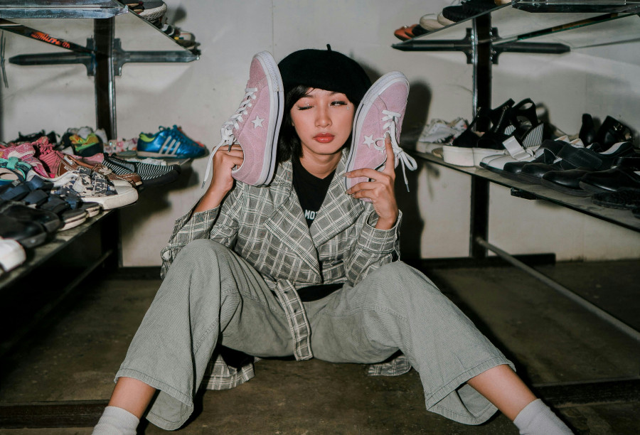 Δυσκολεύεστε να αποχωριστείτε πράγματα; Η μέθοδος «κλείσε τα μάτια και διάλεξε» θα το κάνει πιο εύκολο