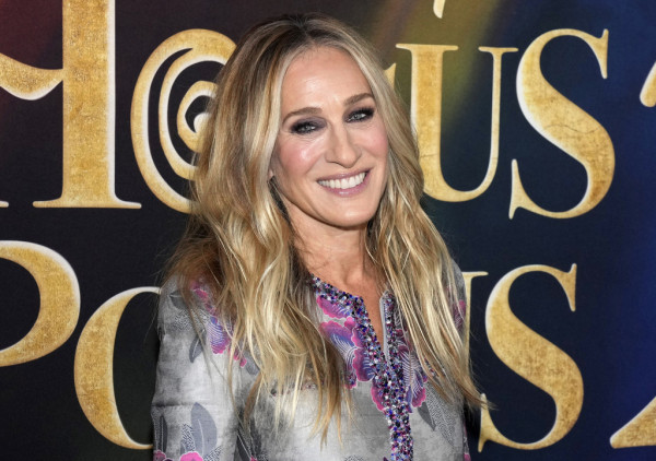 Η Sarah Jessica Parker έγινε 60 - Να ποια είναι τα καλύτερα beauty μυστικά της
