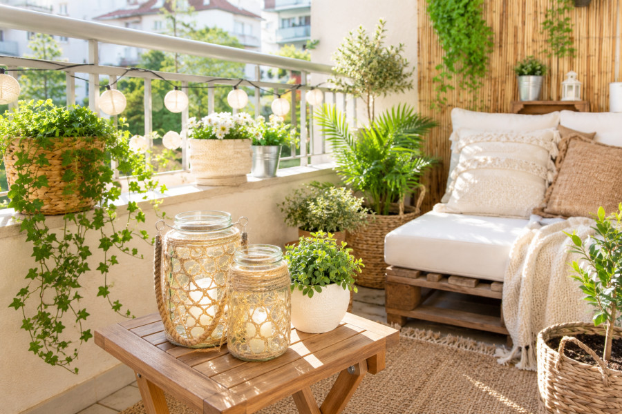 Το DIY project που θα κάνει το μπαλκόνι σου να μοιάζει βγαλμένο από το Pinterest αυτό το καλοκαίρι