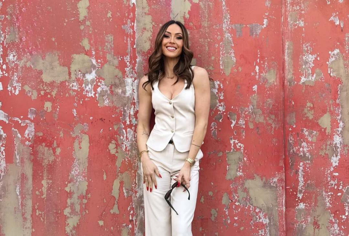 Δώρα Παντέλη: Το πιο fun «Instagram VS Reality» από το ταξίδι στην Πάρο και τα… τσάμπα λεφτά στο botox