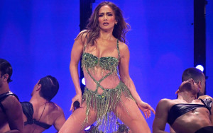 Η JLo έβαλε φωτιά στο Caesars Palace τη νύχτα της Πρωτοχρονιάς με ελληνική υπογραφή σε τρεις εμφανίσεις της στη σκηνή (Αποκλειστικό)