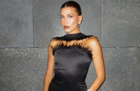 «Όχι πριν τα 30»: Η Hailey Bieber αποκαλύπτει ότι δεν έχει κάνει ποτέ Botox - Ιδού το μυστικό της για λαμπερό δέρμα