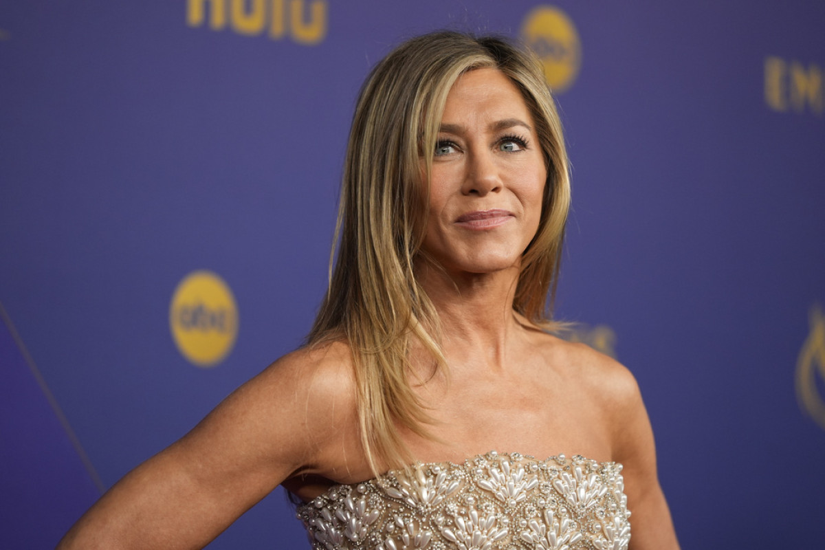 Jennifer Aniston: Λάμπει ξανά και μιλά για τον νέο της σύντροφο, Jim Curtis