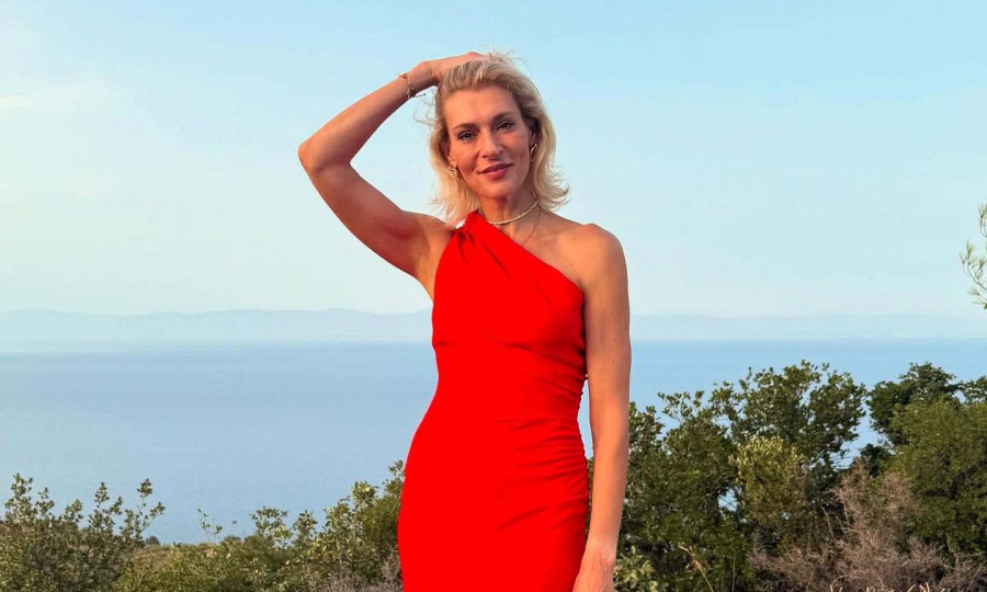 Ζέτα Δούκα: Το «best of June» άλμπουμ της είναι ό,τι πιο καλοκαιρινό θα δεις σήμερα