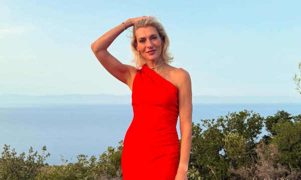 Ζέτα Δούκα: Το «best of June» άλμπουμ της είναι ό,τι πιο καλοκαιρινό θα δεις σήμερα