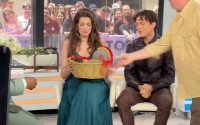 Anne Hathaway: Το χειροποίητο δώρο για το μωρό που περιμένει ήταν βγαλμένο από... την Τροία και την τρέλανε