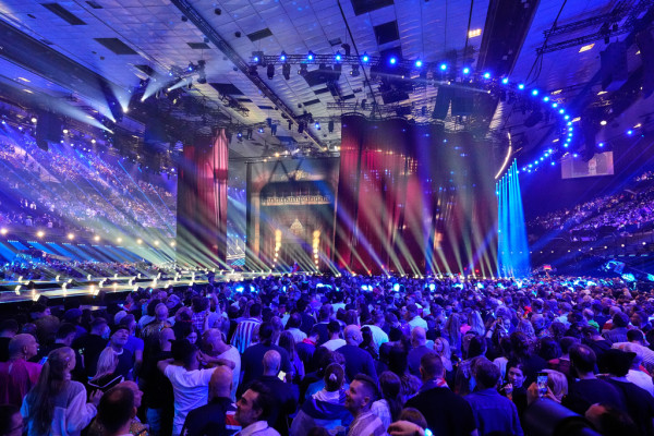 Eurovision 2026: Το εντυπωσιακό opening act και ένα από τα ωραιότερα Flag Parades στην ιστορία του διαγωνισμού