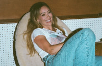 Η Lizzie McGuire θα λάτρευε το funky Y2K μανικιούρ της Hilary Duff
