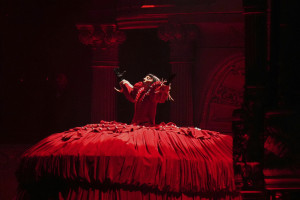 Lady Gaga: Το Άμστερνταμ έζησε ένα βράδυ απόλυτης pop παράνοιας με το «Mayhem Ball Tour» (Αποκλειστικά στιγμιότυπα)