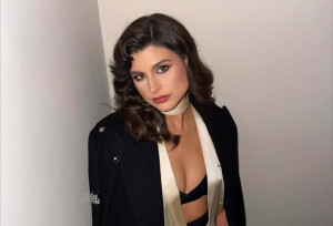 Δανάη Παππά: Θα ήταν η τέλεια «Ωραία Κοιμωμένη» σε ένα σύγχρονο remake και θα καταλάβεις γιατί