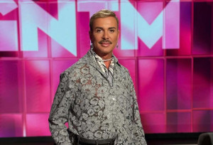 Λάκης Γαβαλάς: Χάκερς χρησιμοποίησαν το όνομα του Ιατρόπουλου για να εξαπατήσουν φίλους του (και τα κατάφεραν)